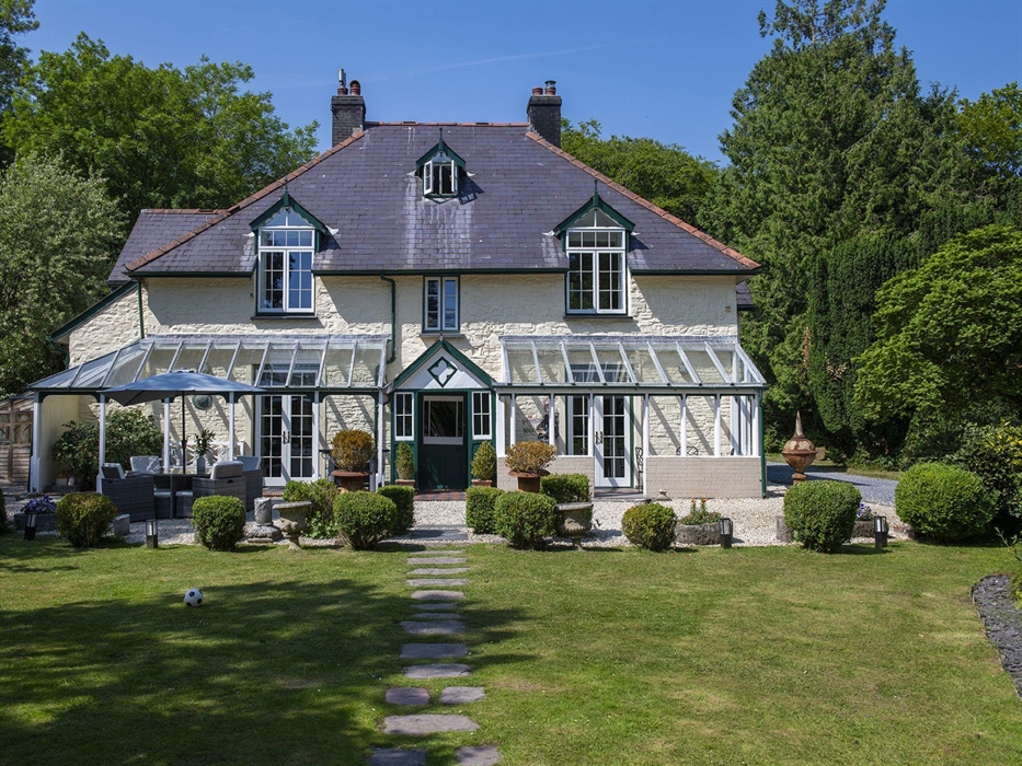 The Cors Country House