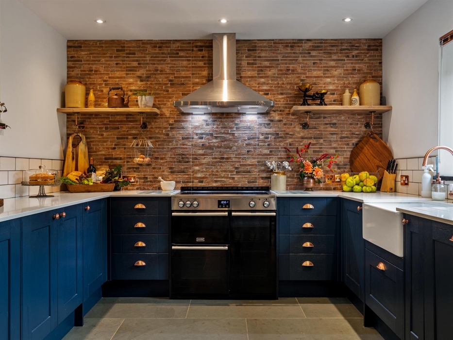 Induction double oven range cooker, butler sink, dish washer, fridge freeze, microwave, coffee maker, washing machine and tumble dryer. Welcome tray a