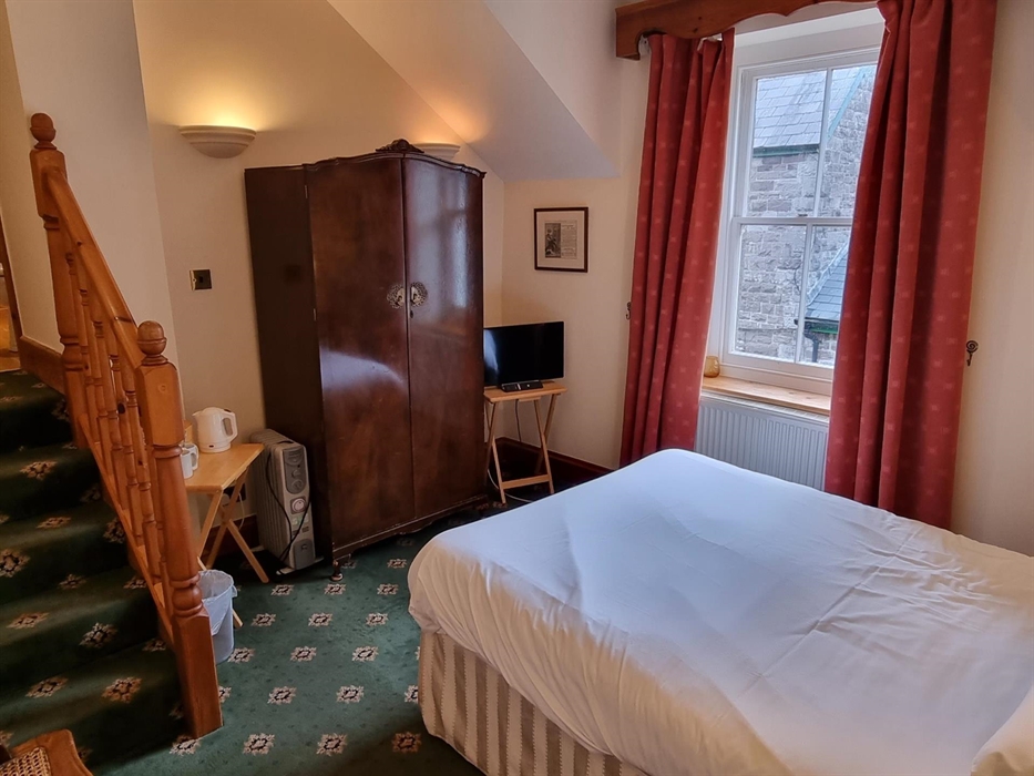 AB22 Ensuite Accommodation Craig y Nos Castle