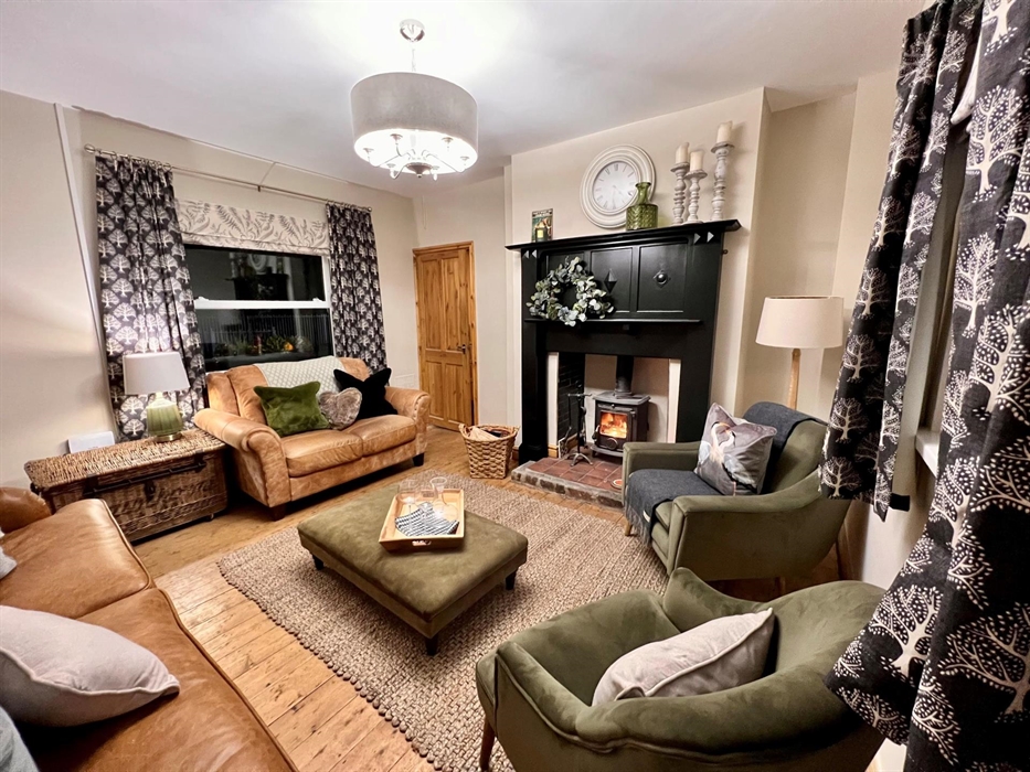 This relaxing room with its log burning stove is the perfect place to cwtch up of an evening with a good book and a cuppa! During the daytime the view