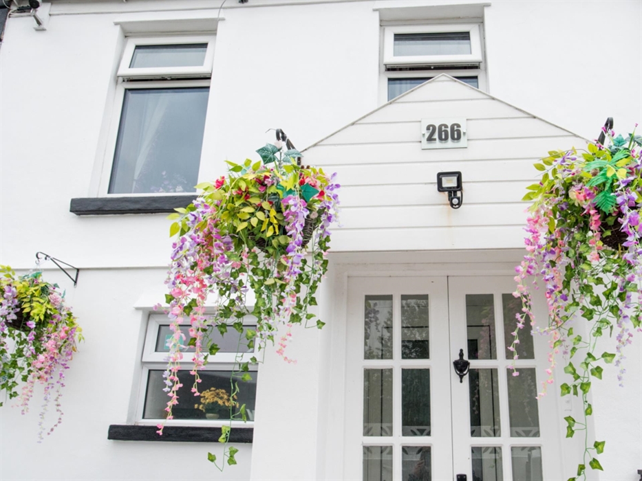 "Two Six Six" - Heart of Valleys Cottage