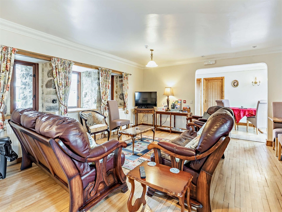 Kitchen lounge with dining area.