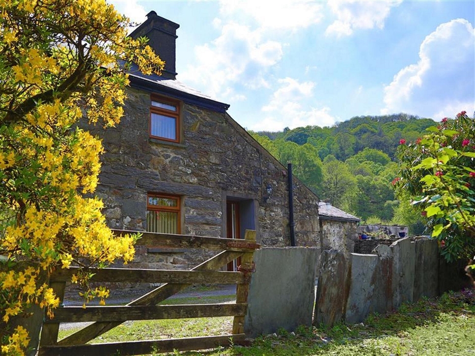5045 - Woodland Cottage near Maentwrog