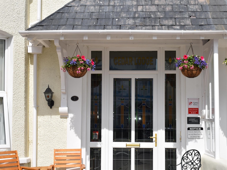 Cedar Lodge Entrance