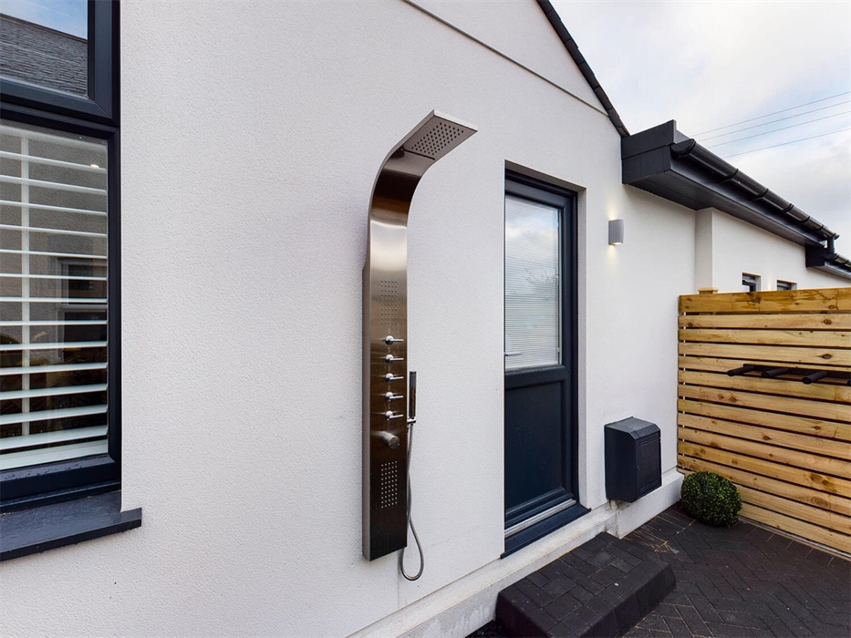 Driftwood Guest House Outdoor Shower