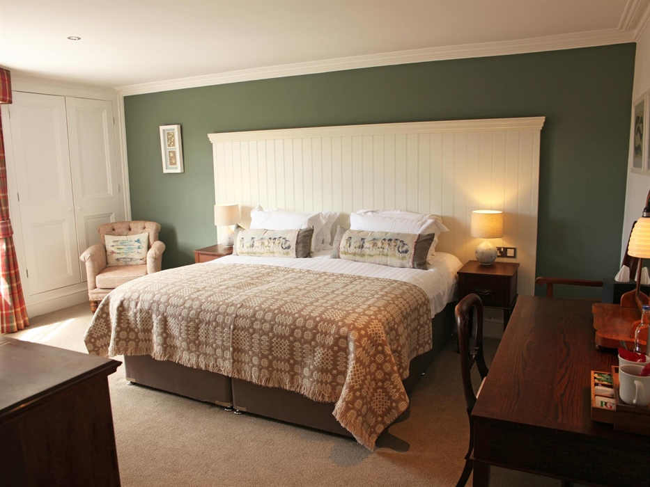 Stay at the Erskine Arms