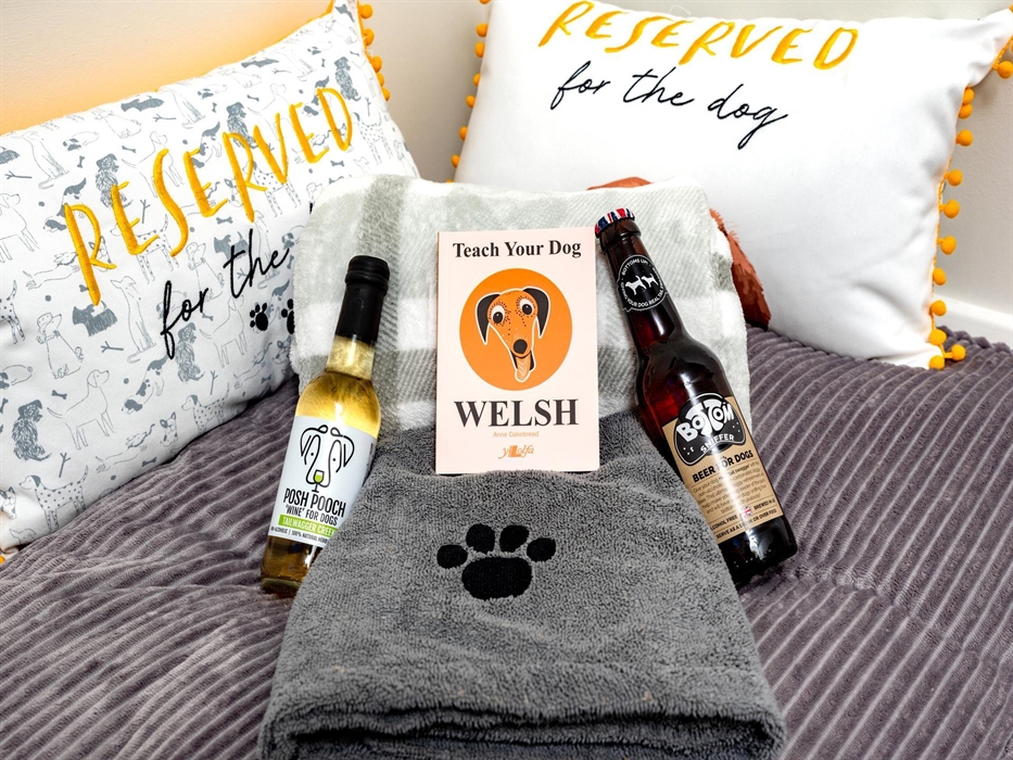 We make dog-friendly holidays in Wales easy at Gardener’s cottage, quite simply, we LOVE dogs ! We provide a V.I.Pup Experience with a special doggy w