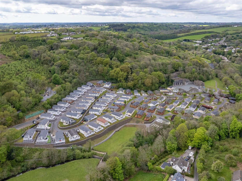 Just a short walk, off road, to Wisemans Bridge, Coppet Hall & Saundersfoot