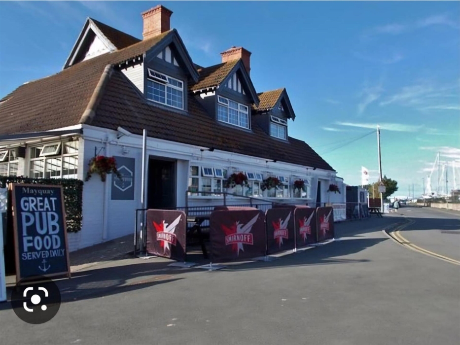 The Maquay restaurant pub  walking distance