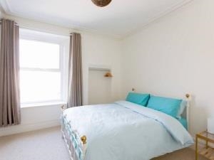 Top Flat 38 Victoria Avenue