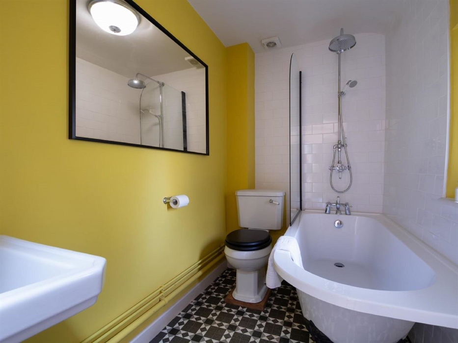 Kymin Stables Bathroom