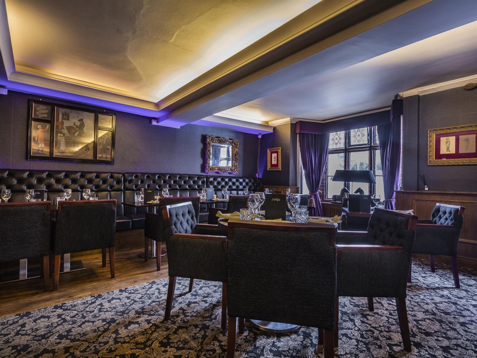 Restaurant / Larger Meeting Space