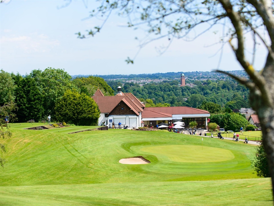 18th Green & Clubhouse