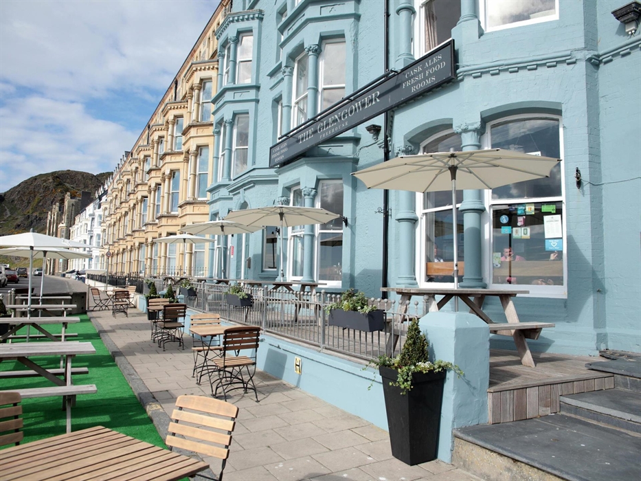 Sun terrace & Seafront location