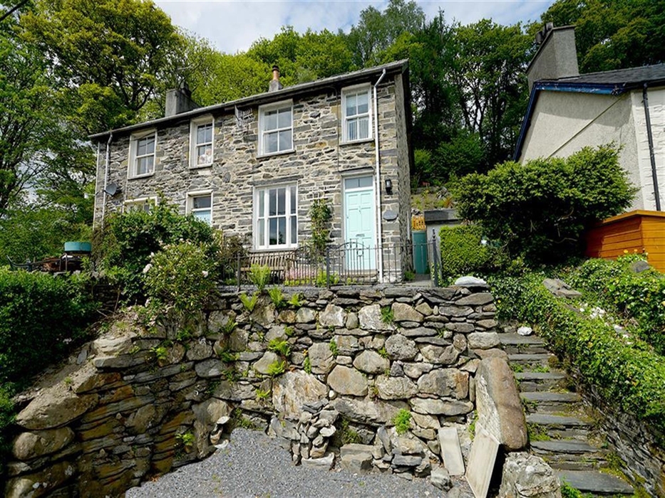 One-Bron-Derw-exterior-16