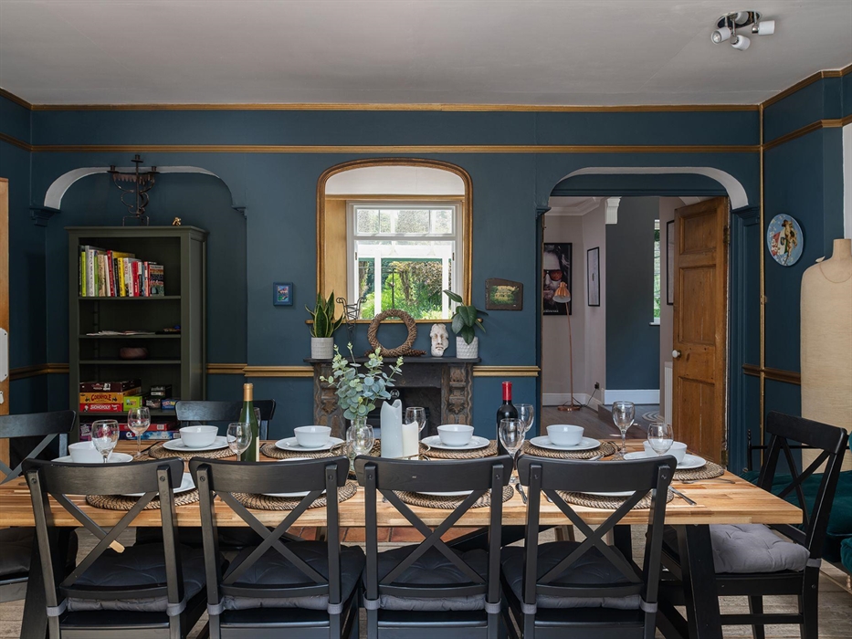 The Cors Country House