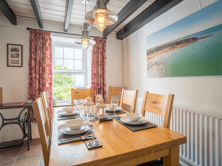Gors-lwyd Cottage Dining