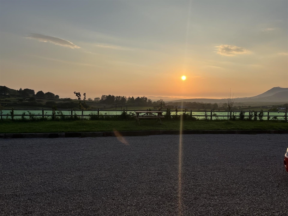 Pennant Igyn has views across the Llyn area of outstanding natural beauty and on a good day across the Irish sea to Ireland. This provides the best su