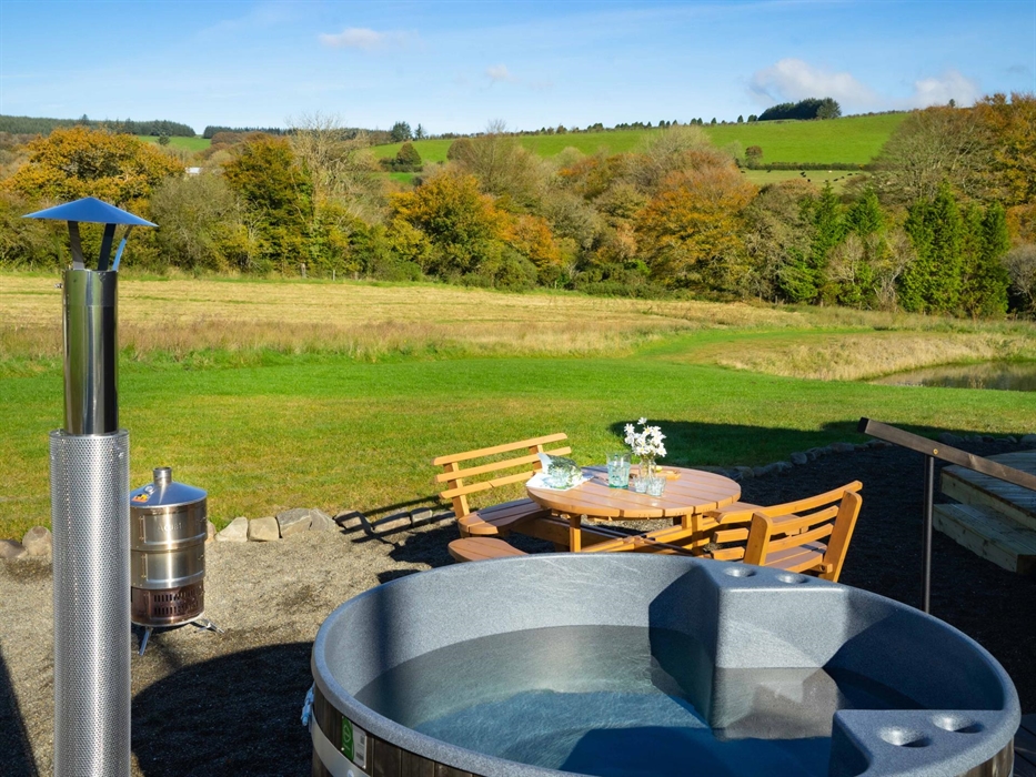 Lets Glamp Retro Luxury Glamping in West Wales - Queen hot tub