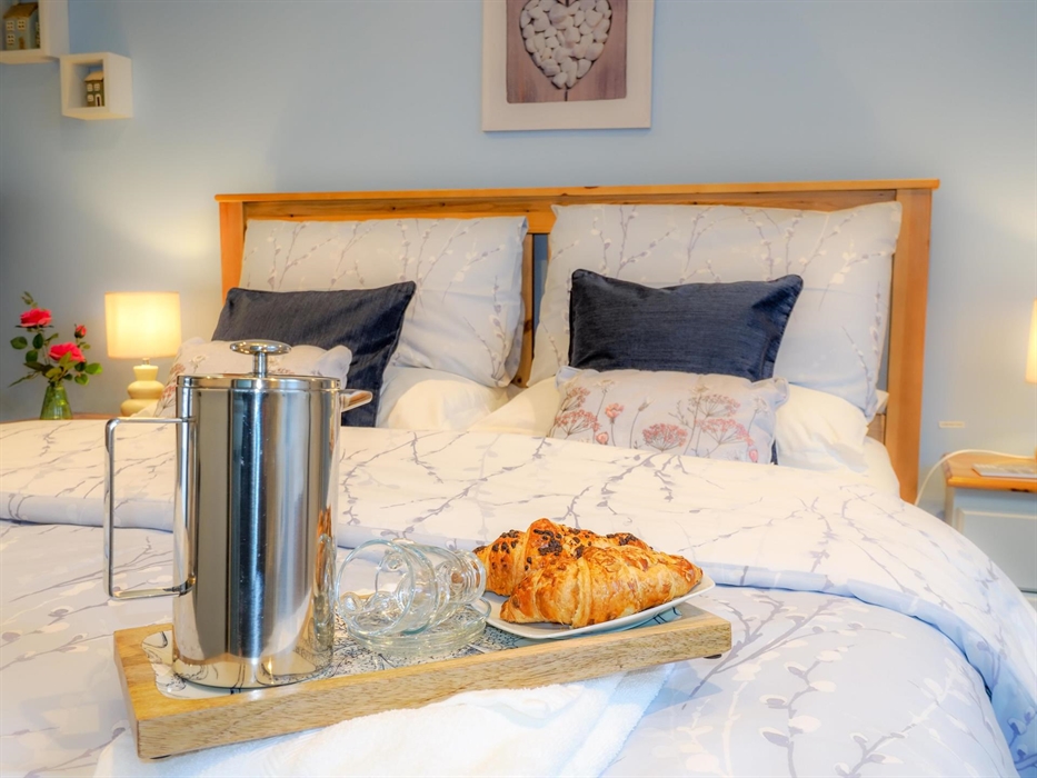 King size bedroom - en-suite