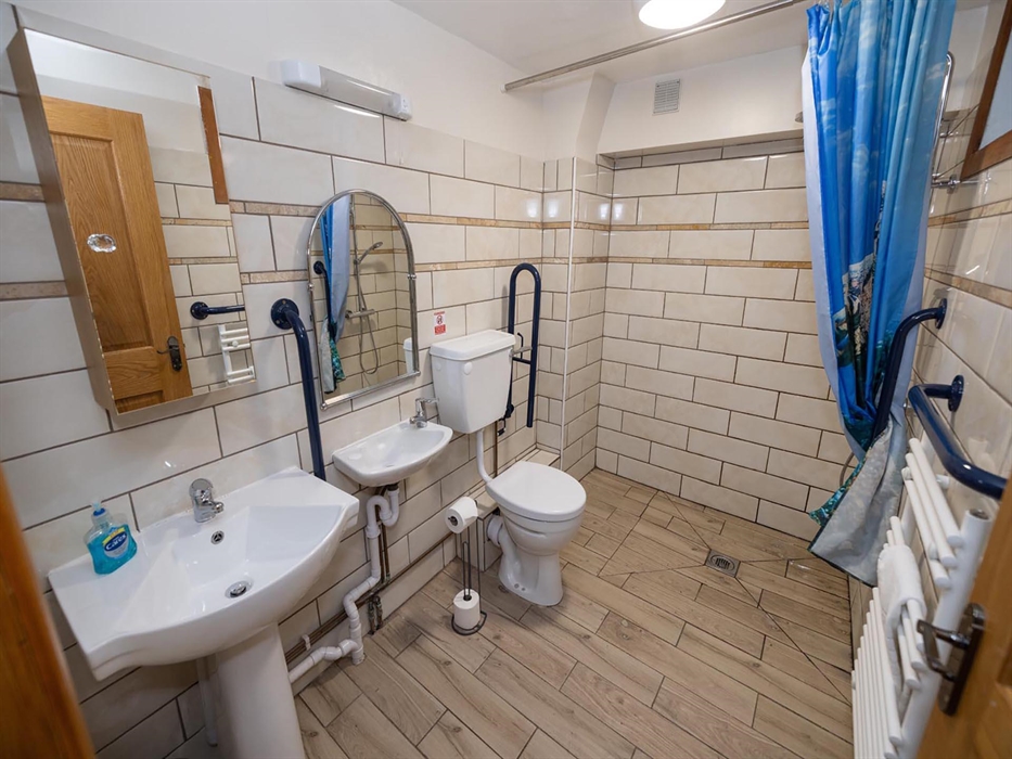 The Stables, 1x en suite shower room
 1 x wet room for the less able