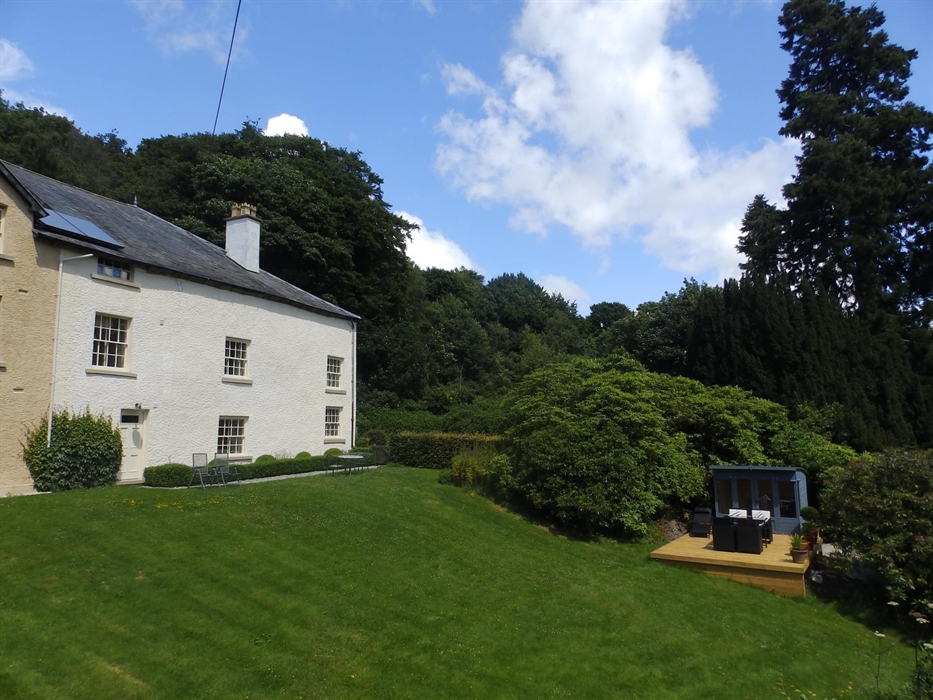 Front door straight to the garden