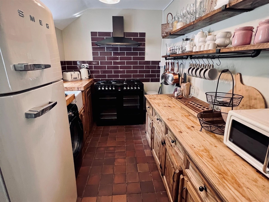 Small but perfectly formed! If you plan to spend some time in the kitchen during your visit you find everything you need, including a Coffee machine a
