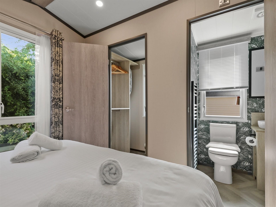 With view of en-suite and walk in wardrobe.