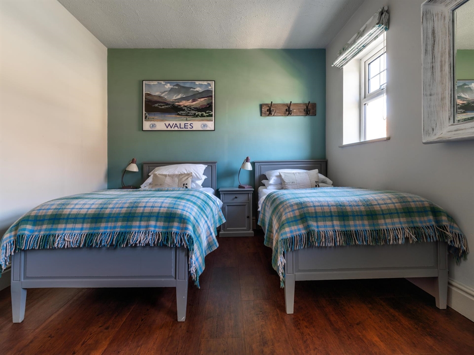 Quad Room - 2x singles &amp; 1x Trundle bed