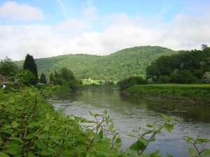 Parva Farmhouse Riverside Guesthouse &