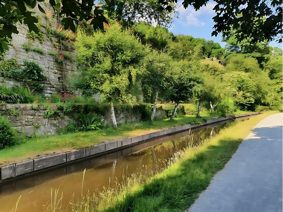 Llangollen canal's beautiful scenery on the canal side.