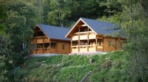 Glyn y Coed Log Cabins