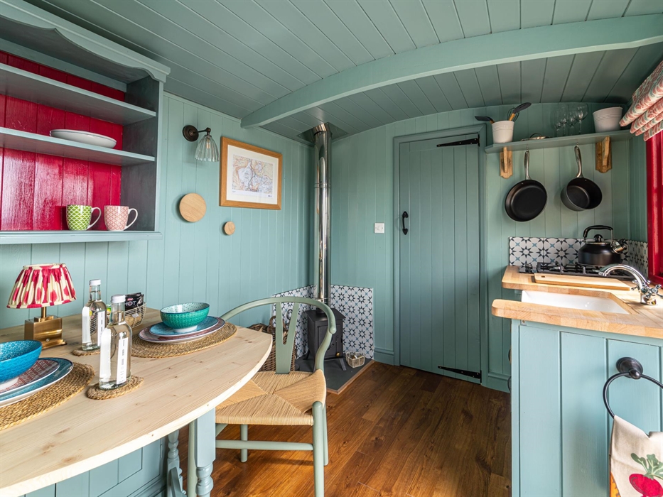 Barlwyd Glamping Off-Grid Shepherd's hut with kitchenette and ensuite bathroom and log burner