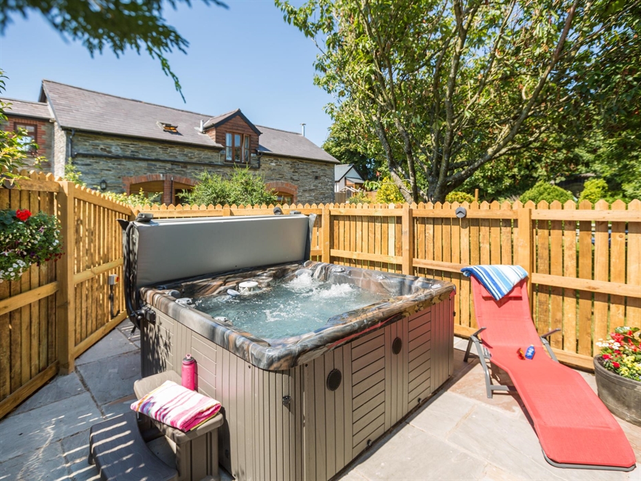 Four of our cottages have hot tubs where guests enjoy the massaging therapy of the bubbles – perfect relaxation!  Two properties have shared use of an