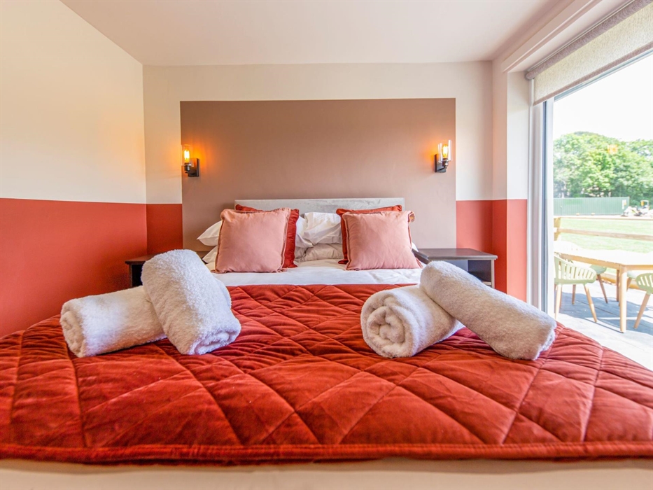 Double bed with towels, runner and pillows