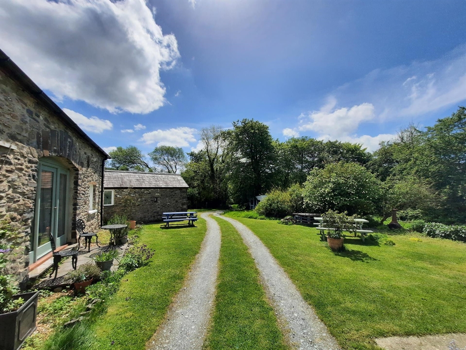 Banceithin yard in front of Hen Ffermdy cottage