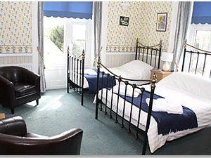 Bron Heulog Guest House