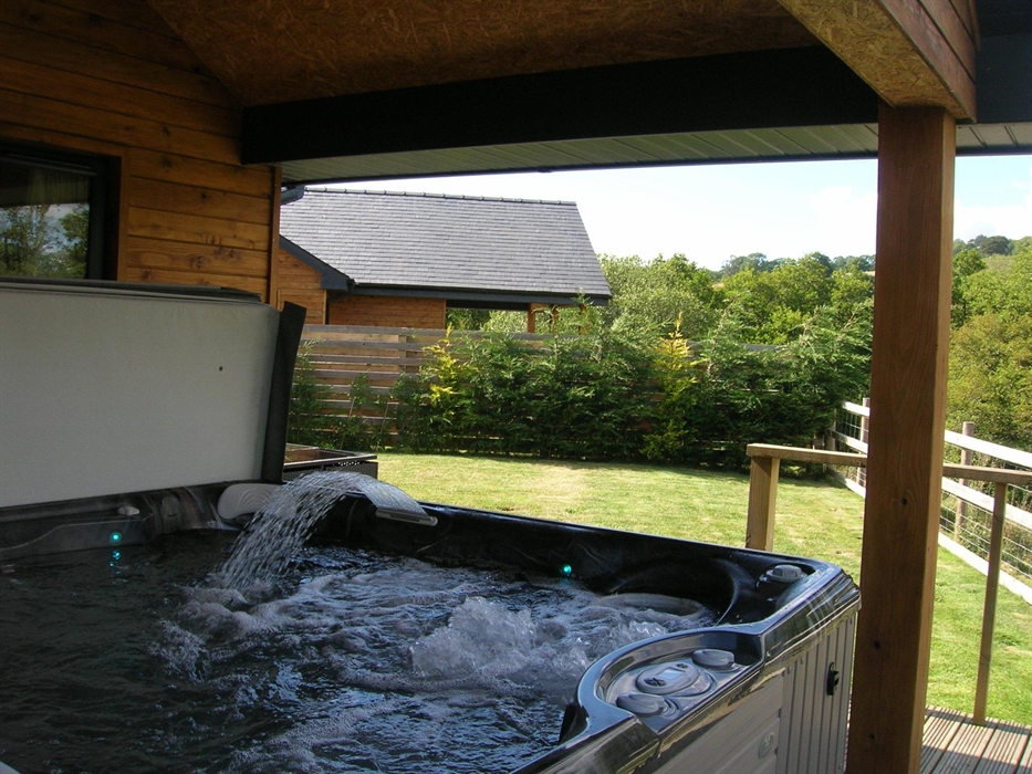 Trees have now grown between the 2 Lodges, making it totally private.