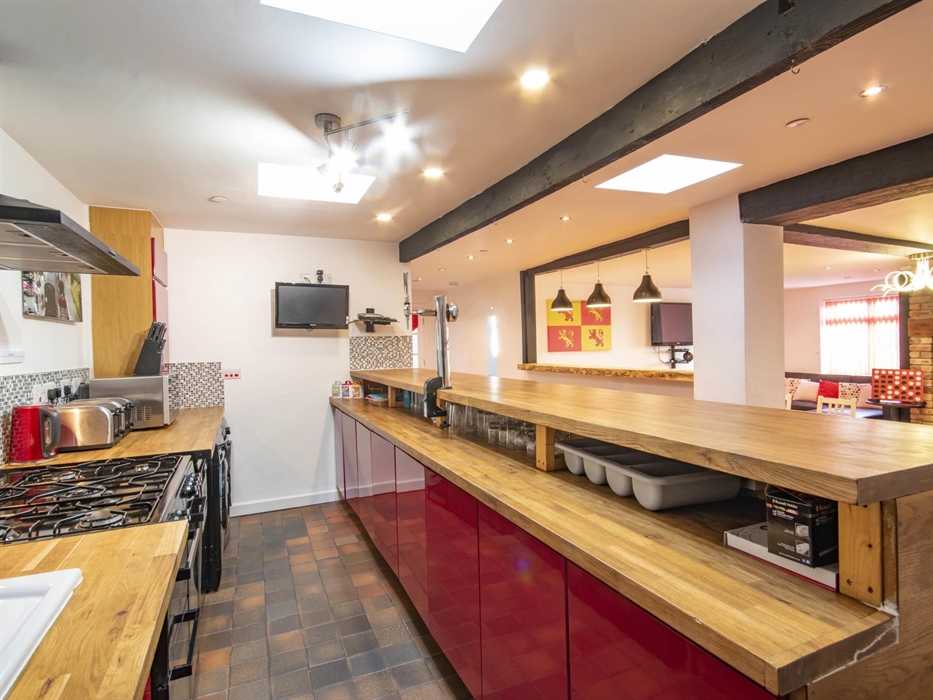 Welsh Row House. Range cooker with extractor.  Dishwasher. Washing Machine. Dryer.  Two Four slice toasters and microwave.  Red kitchen cabinets.  Lon