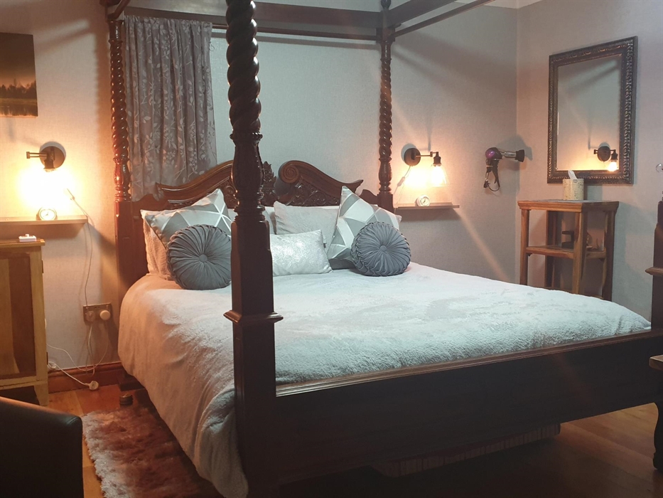 Room 1 family Room with ,extra single bed ..