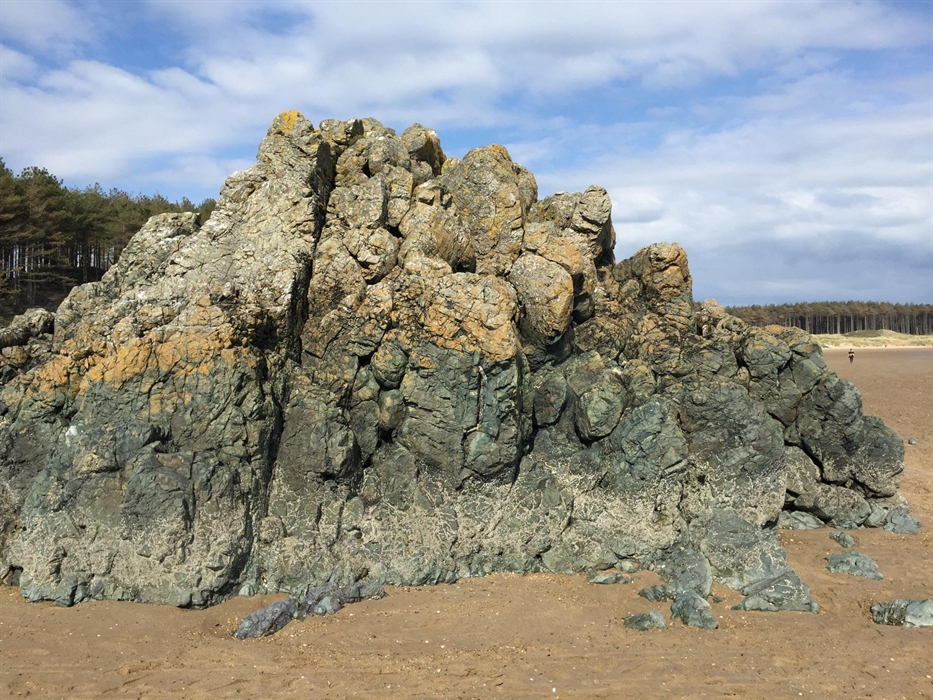These Precambrian lavas on the beach at Newborough and along Ynys Llanddwyn were erupted on a deep ocean floor, squeezed out of small vents and solidi