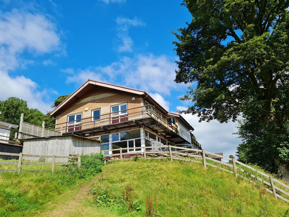Parkwood Outdoors Dolygaer - The lodge accommodation with beautiful country views