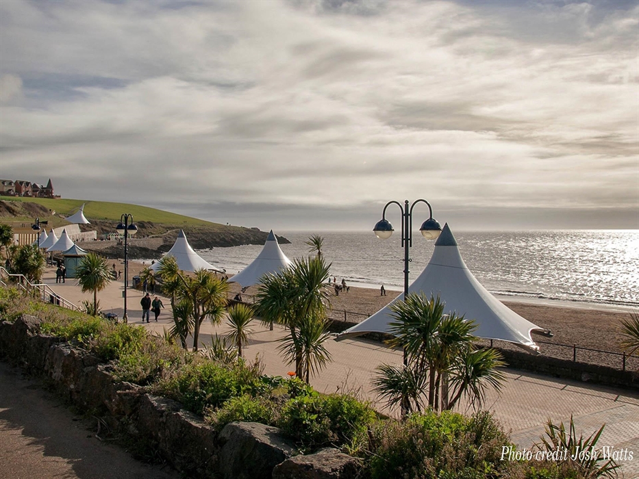 The south-facing beach of Whitmore Bay at Barry Island is a sweeping crescent of perfect golden sand flanked by a wide promenade.  Lots of seaside att