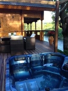 Glyn y Coed Log Cabins - Brook House