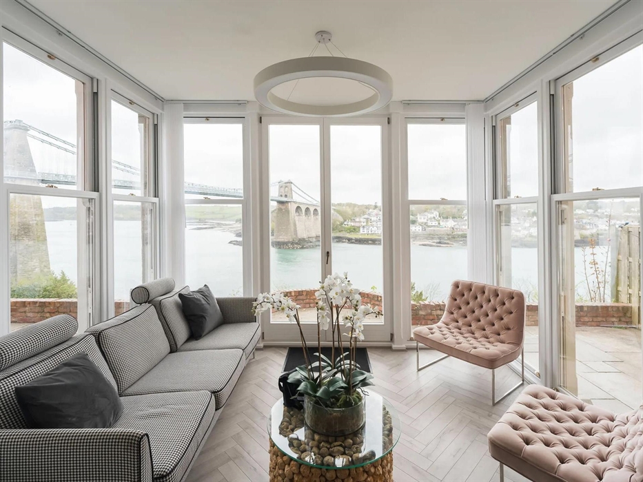 Telford House – Holiday Home with Coastal Views