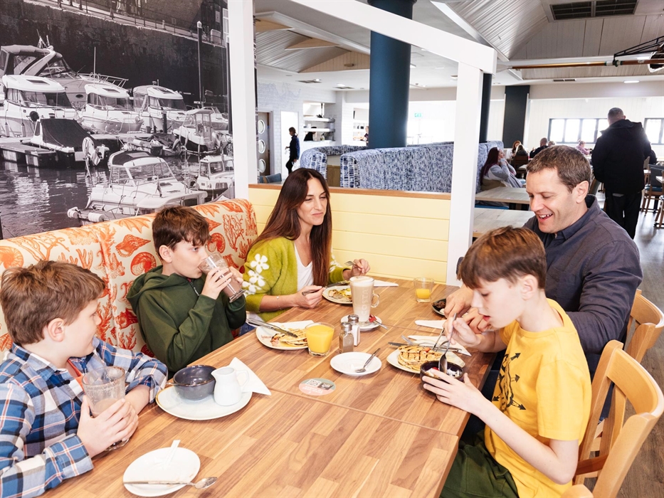 Boathouse Bar and Restaurant