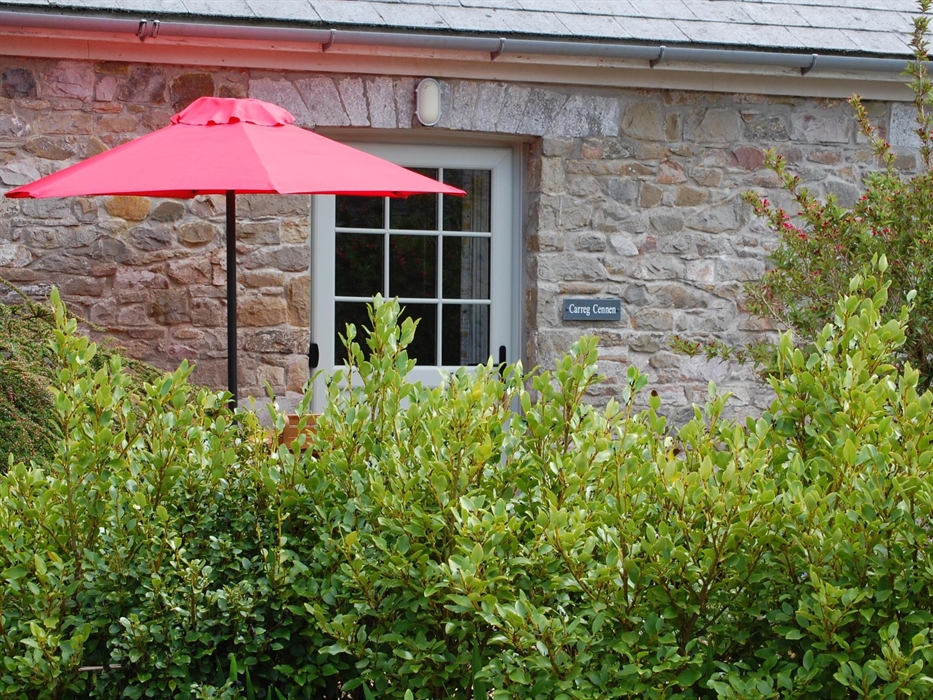 Perfect for families, offering WiFi, access to a shared games room, off road parking, dark skies and equipped with modern amenities. A charming, singl