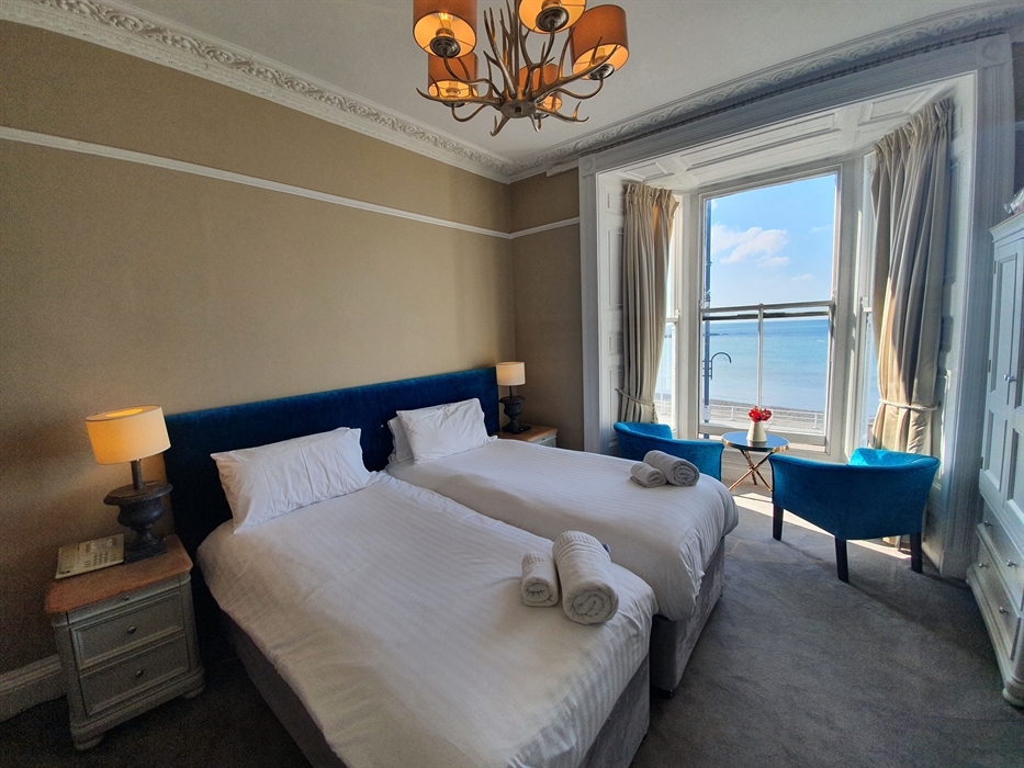 Hotel twin room with sea view
