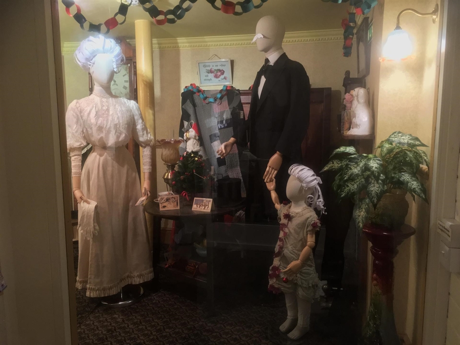 Victorian Parlour room diorama with a family celebrating christmas