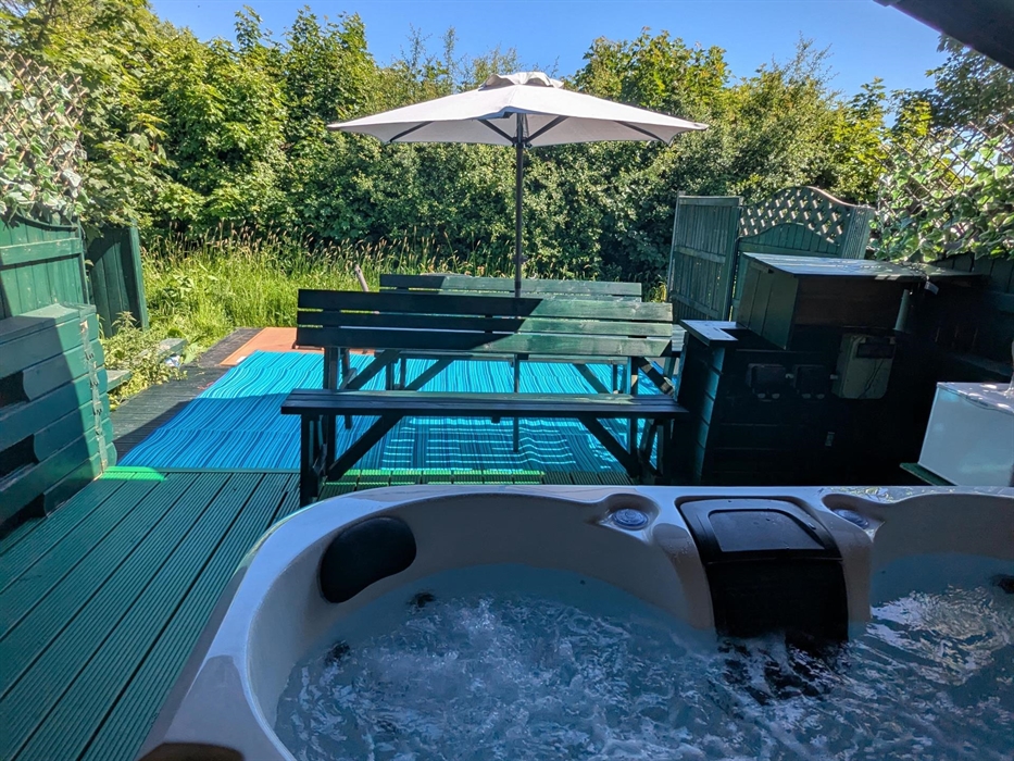 Shepherds hut hot tub area